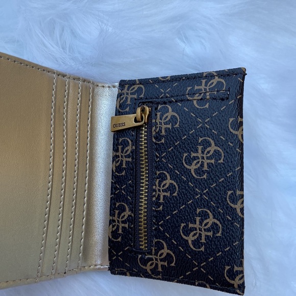 New GUESS Logo Small Trifold Wallet - Picture 5 of 7